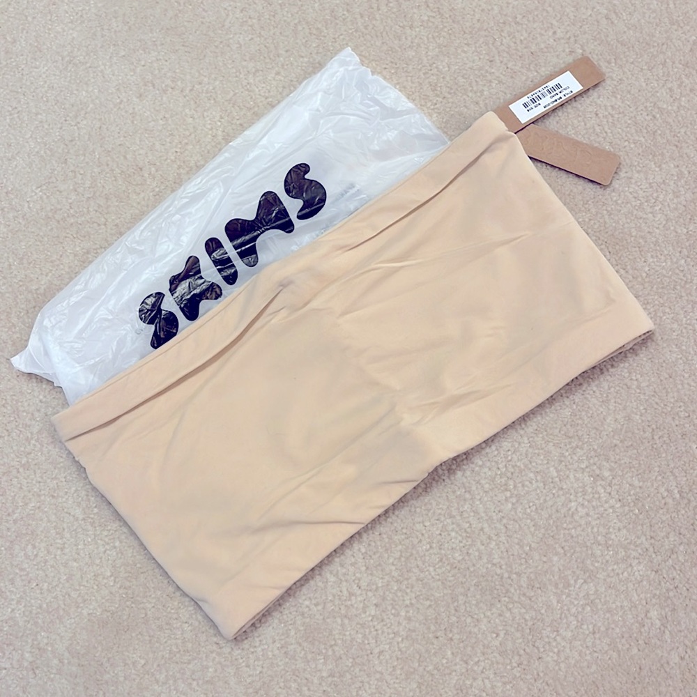 SKIMS Fits Everybody Bandeau strapless bra